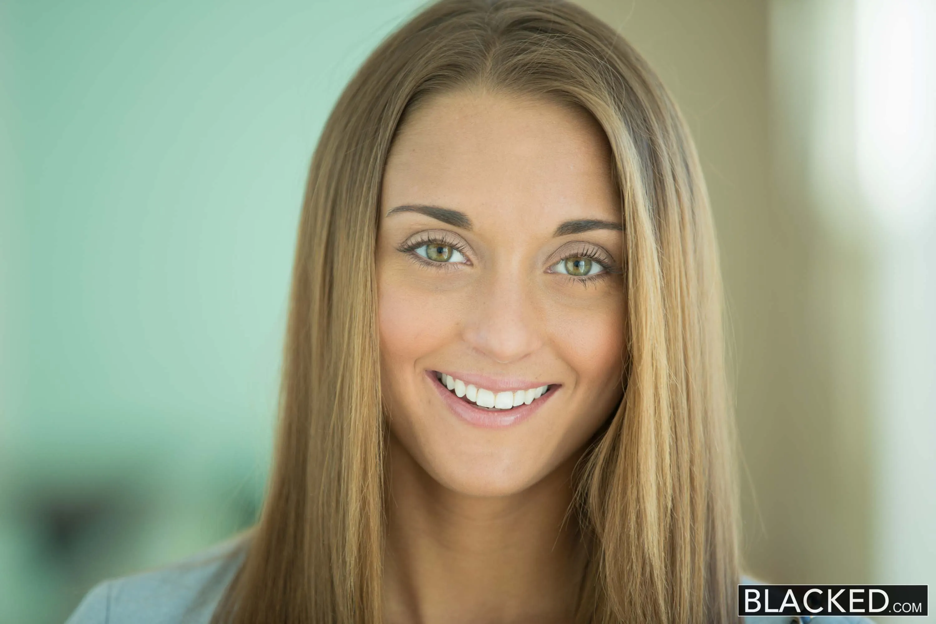 Marry Lynn - Adolescente morena contra BBC | Picture (1)