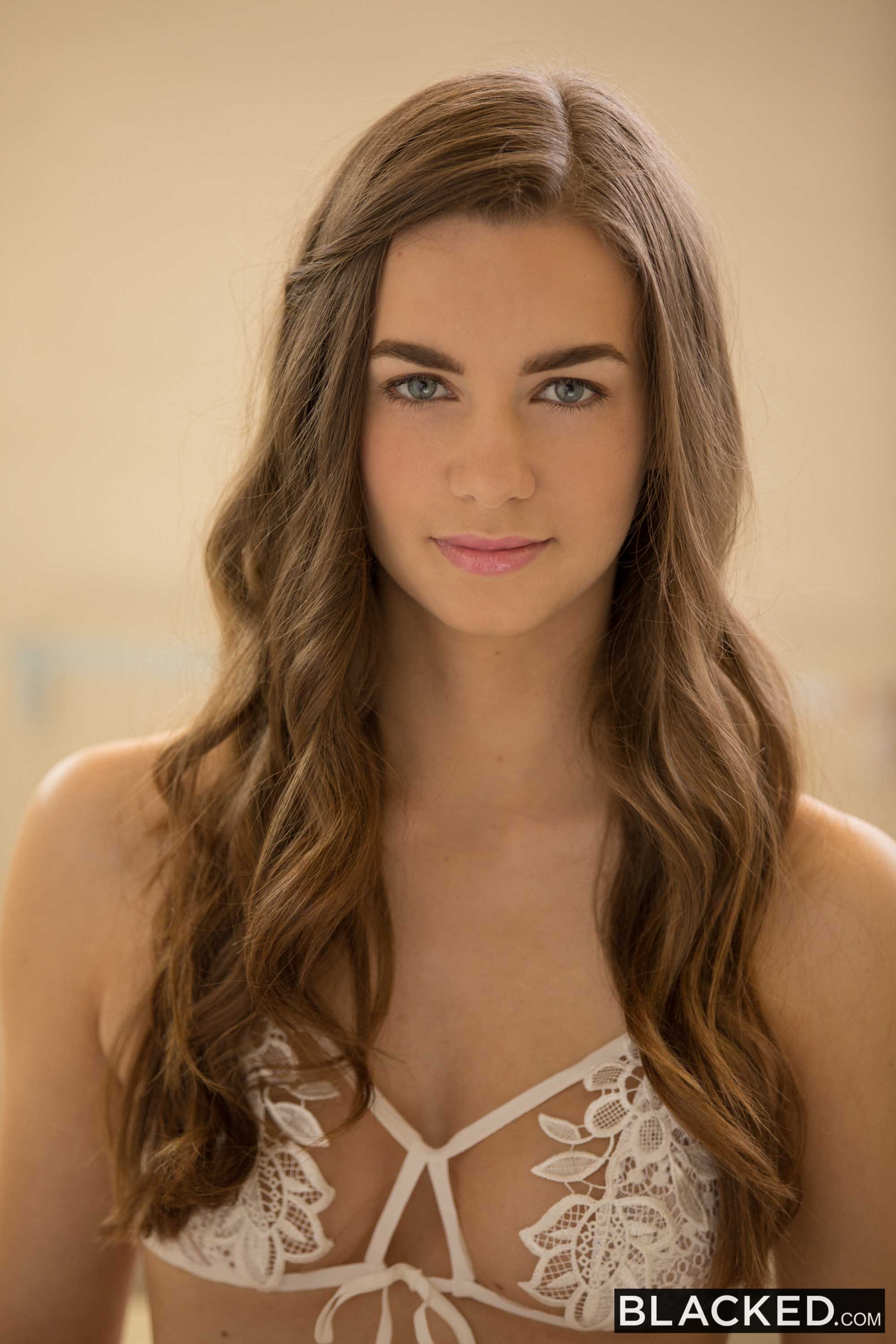Naughty girlfriend lives her fantasy
